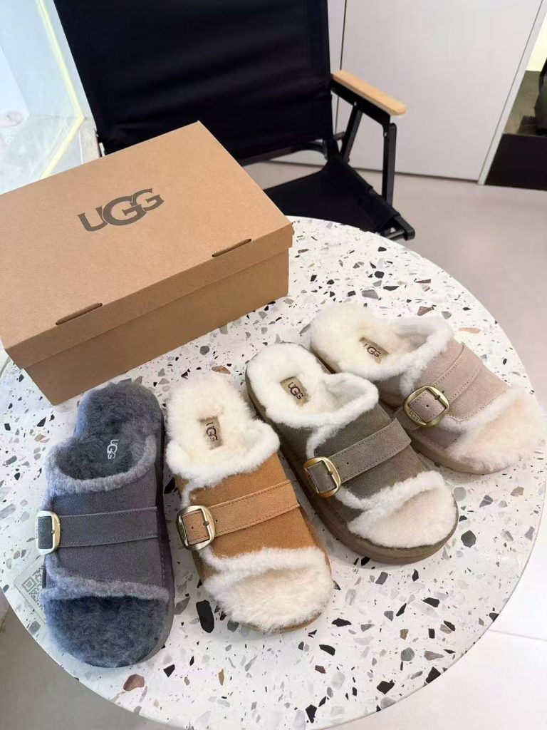 UGG כפכפים DQ9
