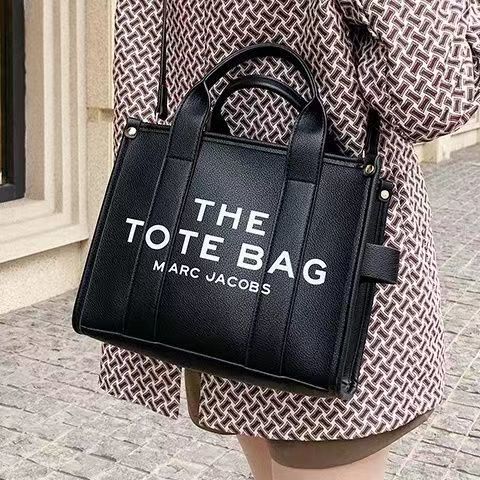 תיק The Tote Bag דמוי עור 2405
